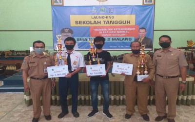Penyerahan Trophy SMANDA CUP #14